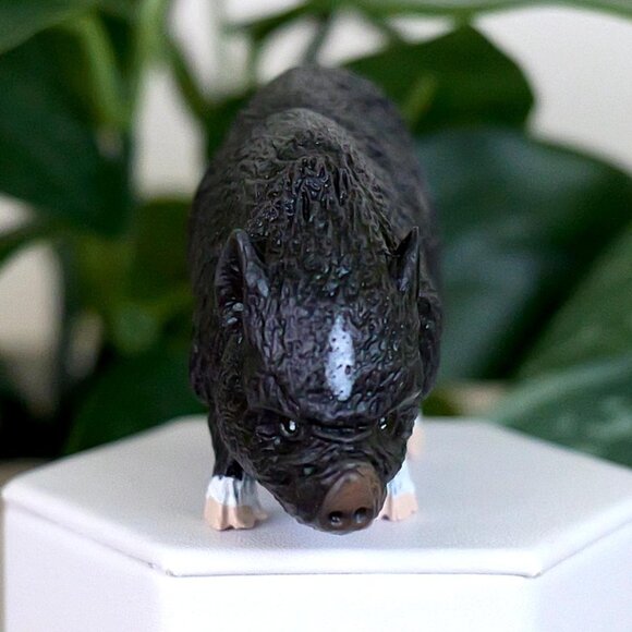 Vietnamese Pot Bellied Pig Figure - Hand Painted & Collectible Farm Figurine - Picture 3 of 12